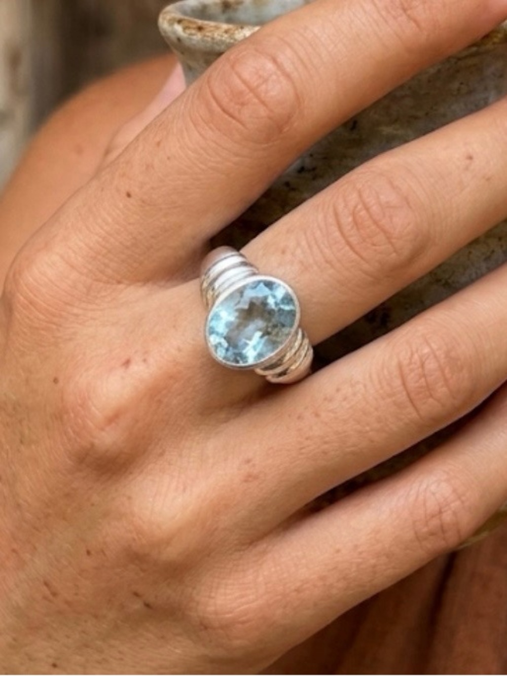 925 Sterling Silver Faceted Blue Topaz Ribbed Solitaire Ring Size 7.75